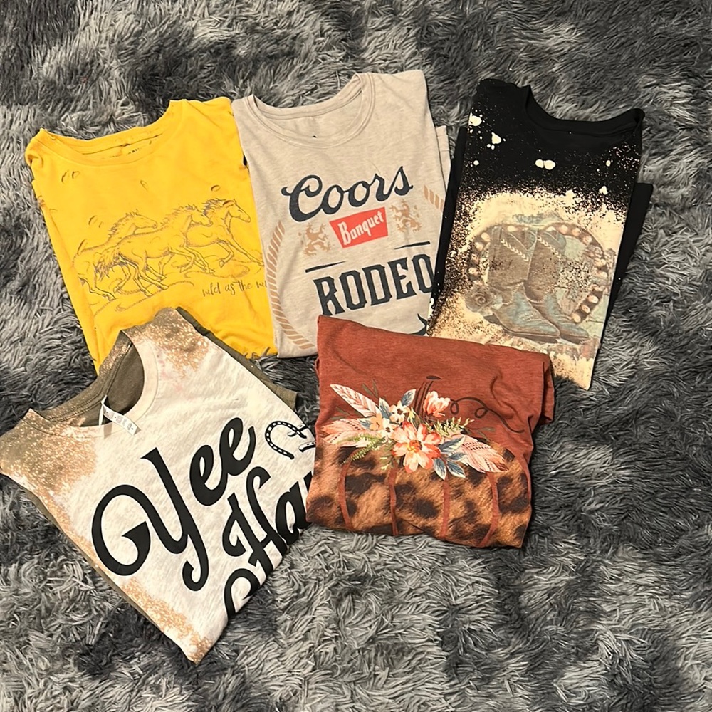 Bundled graphic t shirts